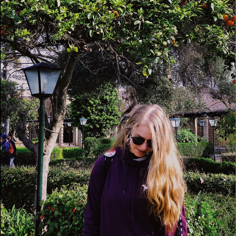 DO NOT BUY LEAVING FOR COLLEGE ON AUGEST 19